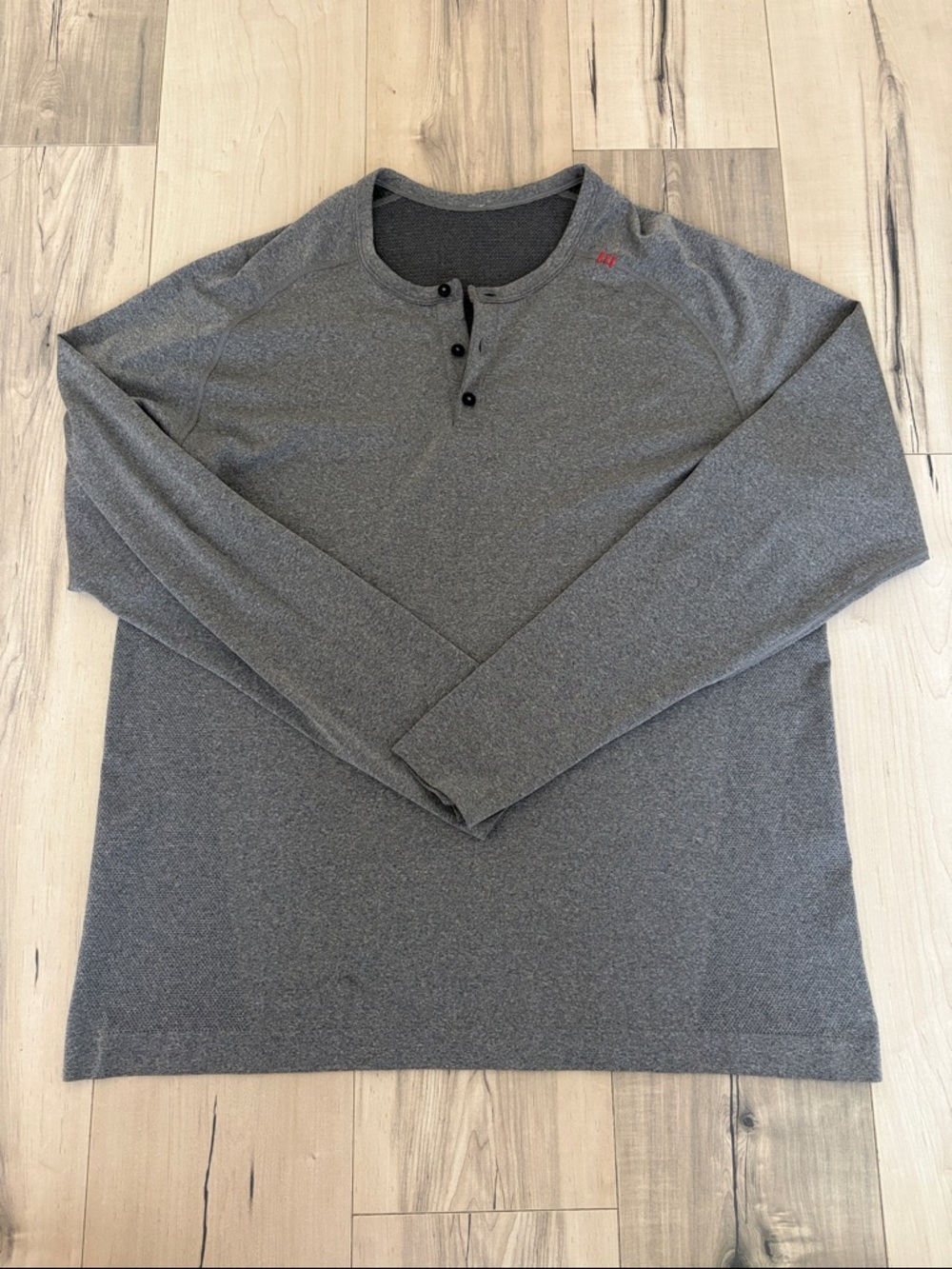 Men's LULULEMON Gray Long-Sleeve Shirt